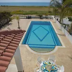 ヴィラ Ayia Thekla Sea Front *